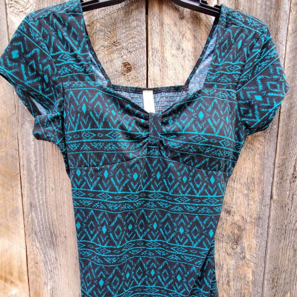 No Boundaries Teal Black Diamond Print Top XL